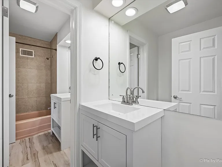 116 S Deerpath Rd — Photo 17