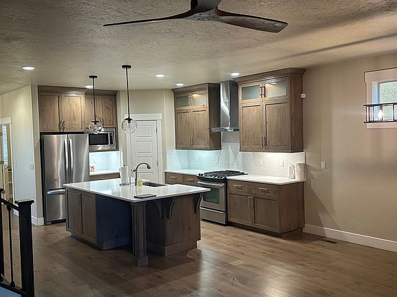 3rd image of 438 E Water Pocket Ln