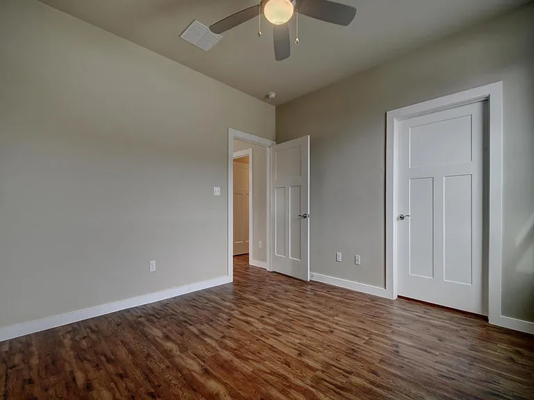 240 Rose Dr — Photo 23