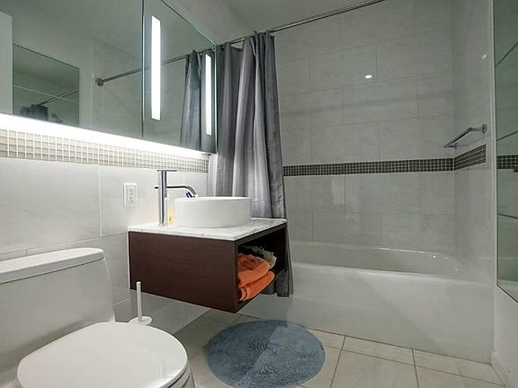 3rd image of 620 W 42nd St APT S11e