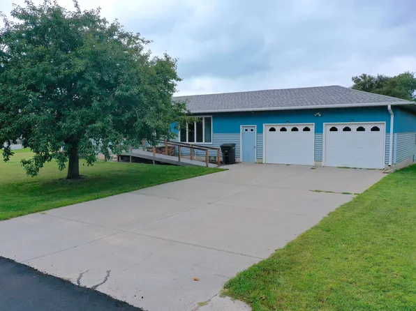 805 N A St, Fairfield, NE 68938