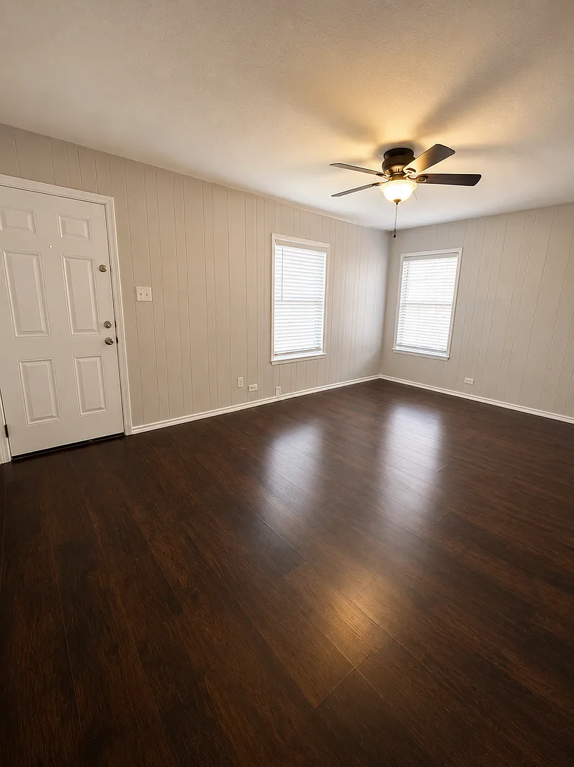 3-Bedroom Ready to Move In! — Photo 3