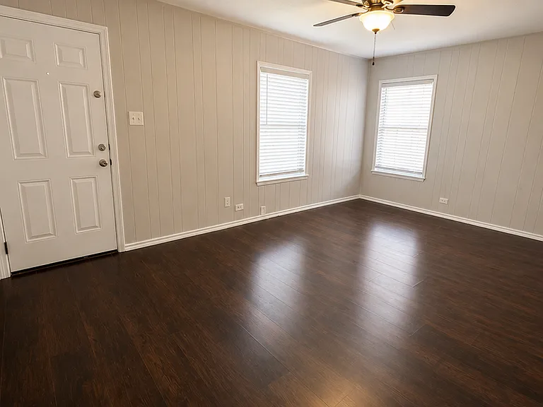 123 Harwood Dr — Photo 3