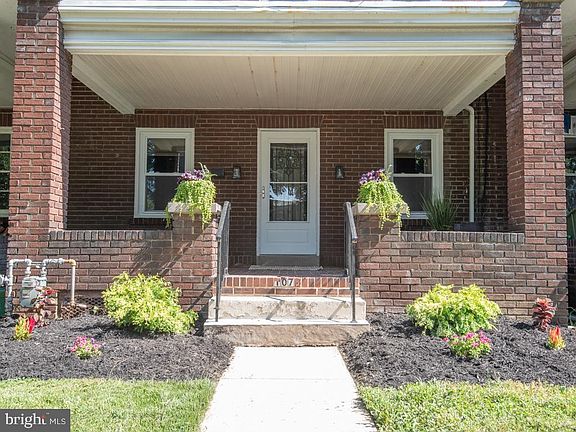 2nd image of 1073 Columbia Ave