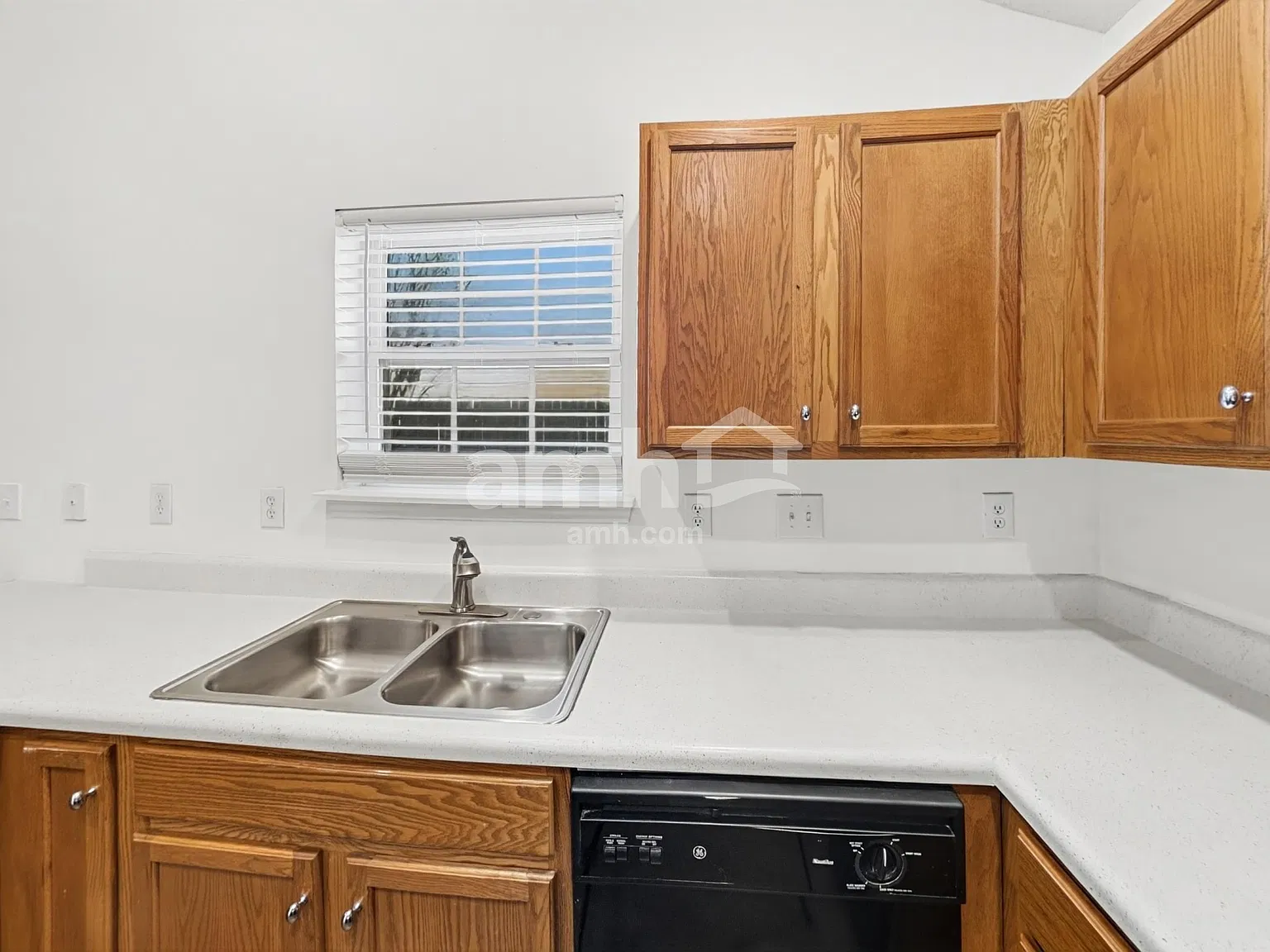 3 bed, 2.0 bath, 1265 sqft, $1,840 — Photo 3