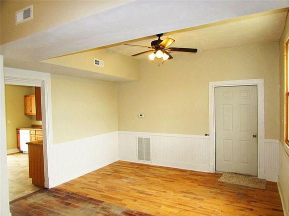 5th image of 402 E Franklin St