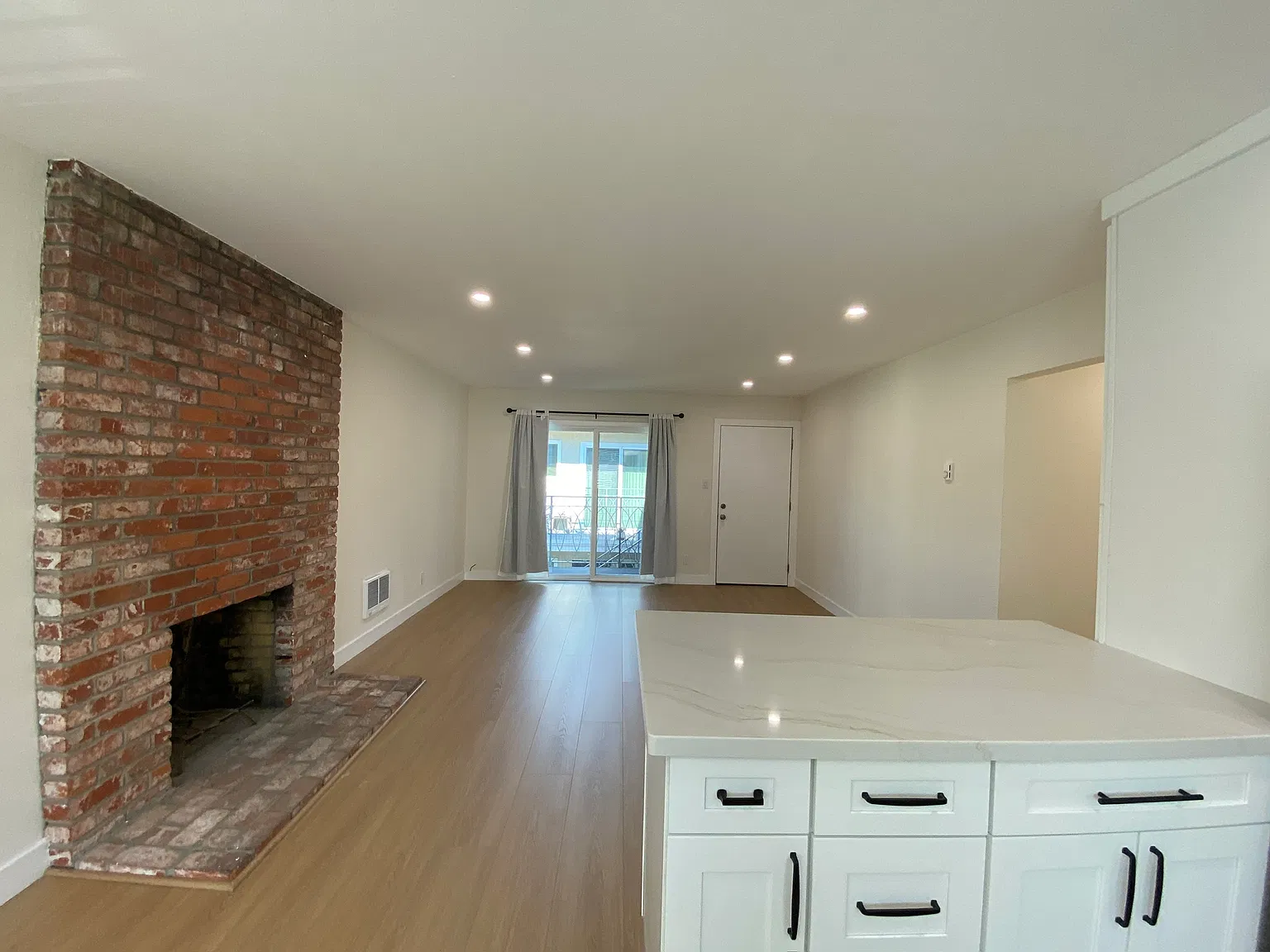 306 Richmond Dr — Photo 1