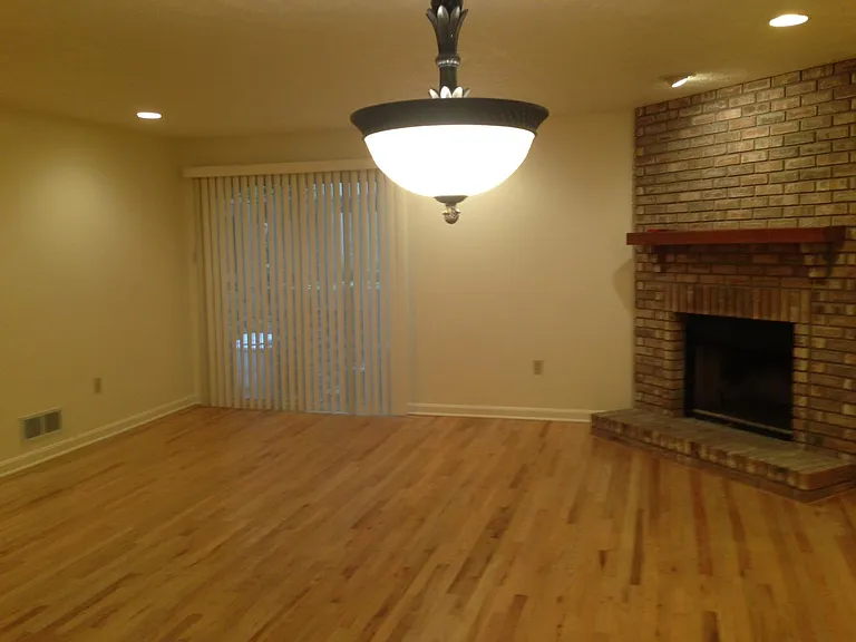 381 Woodruff St — Photo 2