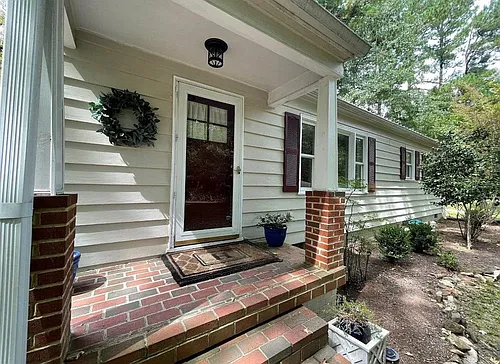 320 Barclay Rd Photo 1