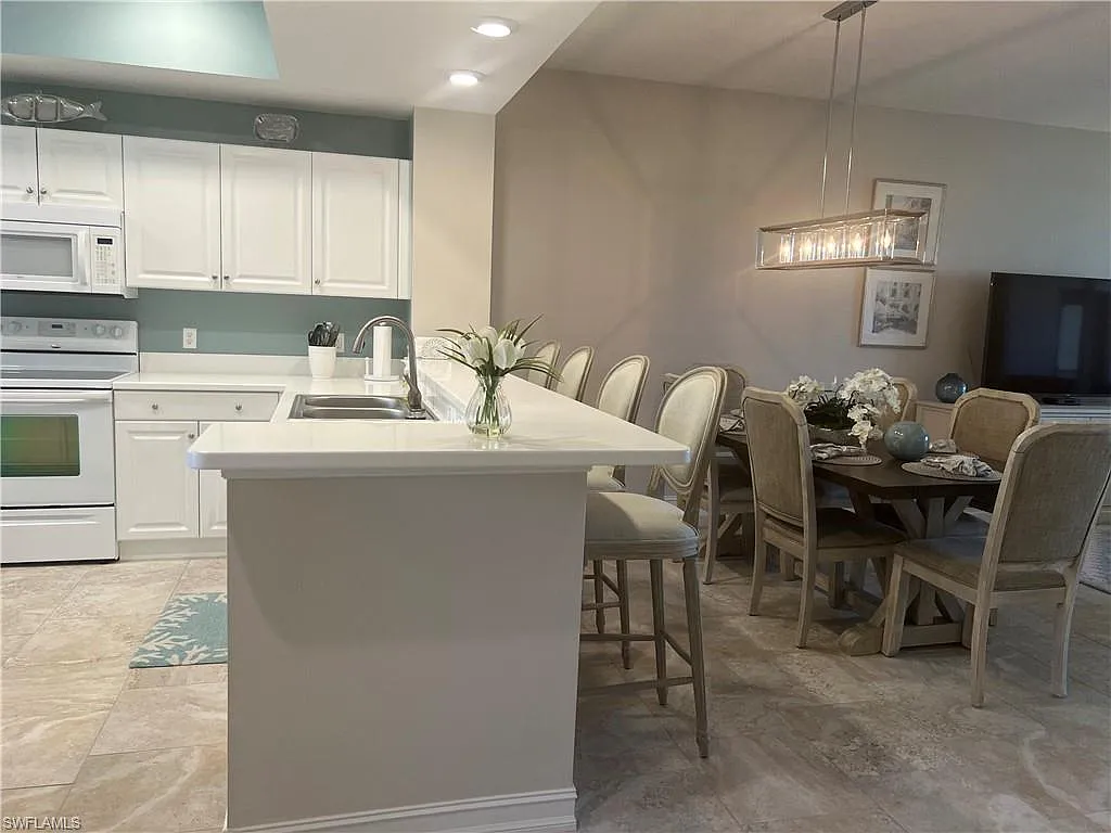 2 bed, 2.0 bath, 1235 sqft, $5,400 — Photo 2