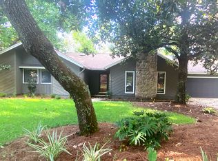 2820 Whisper Oaks Dr, Gulf Breeze, FL 32563