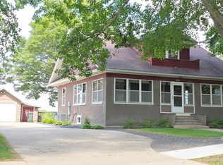 524 W Pershing Dr, Brooklyn, IA 52211