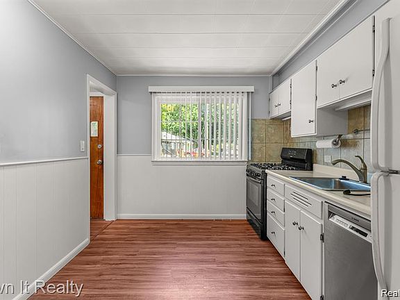 5th image of 31529 Alpena Ct