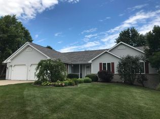 1208 Comanche Ct, Fort Atkinson, WI 53538