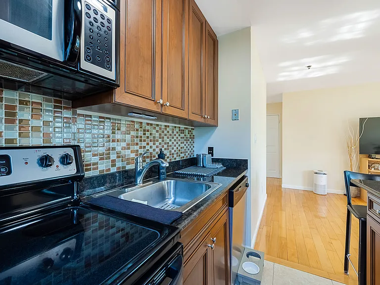 10 Palisade Ave #4C — Photo 19