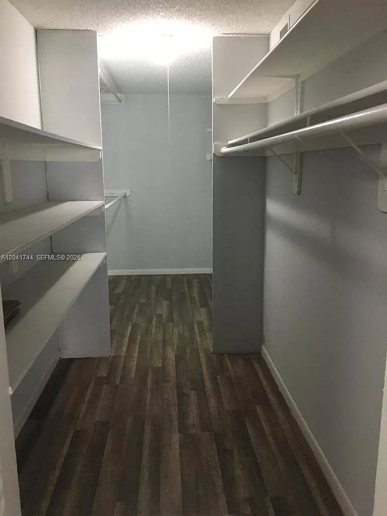 Coral Gate East Condo — Photo 3
