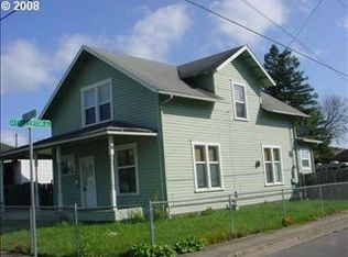 208 Berry Loop Ln, Roseburg, OR 97471