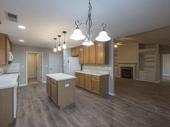3rd image of 507 Highland Falls Dr