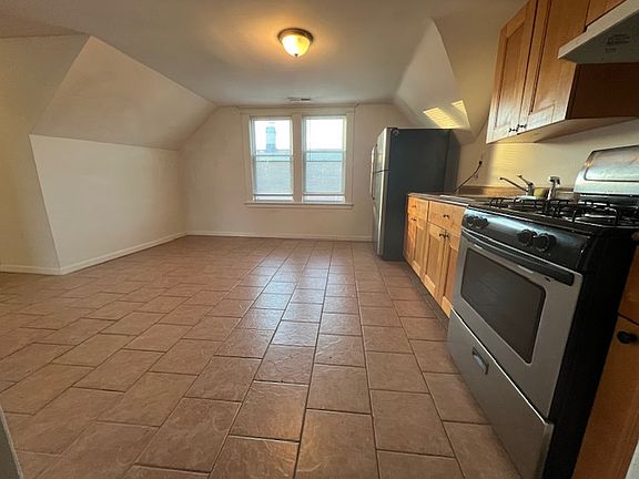 4th image of 28 King St Floor 3