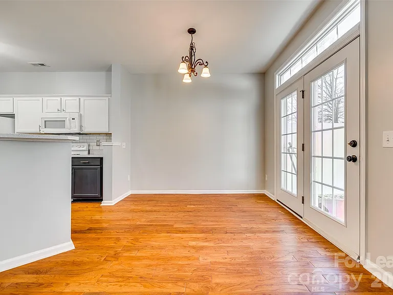618 Bayou Cir — Photo 10