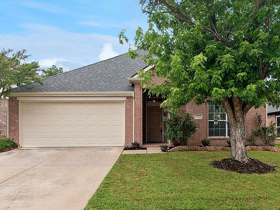 3rd image of 3711 Palmetto Ct