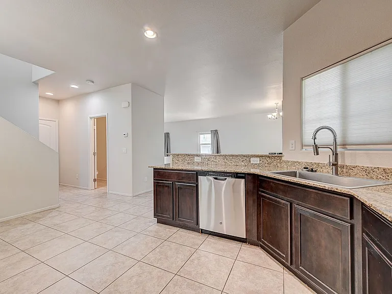 9522 Vega Carpio Ave — Photo 6