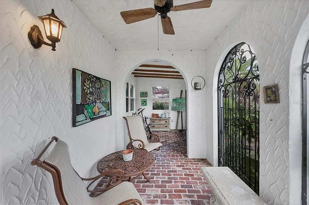 2 bed, 1.5 bath, 1174 sqft, $5,000 — Photo 4