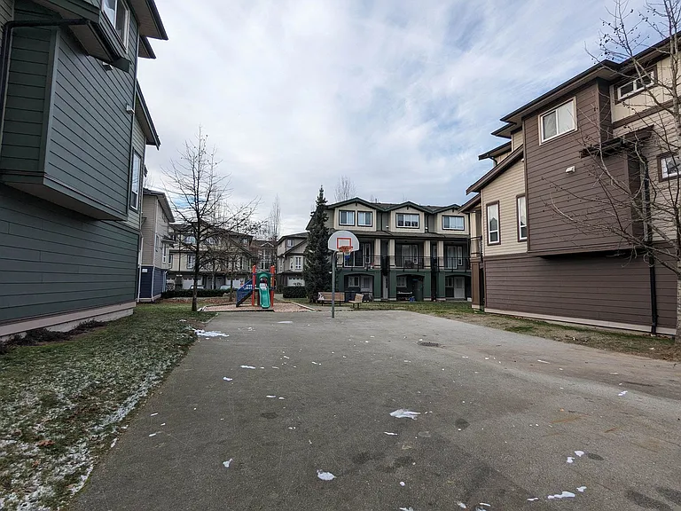 160 Pembina St #33 — Photo 19