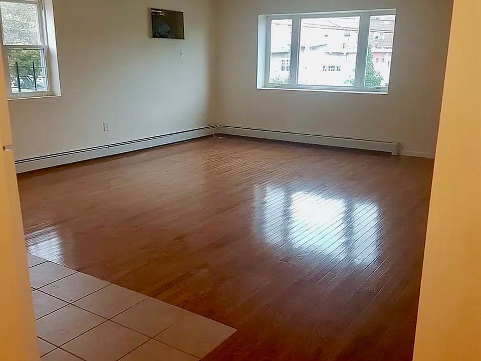 2nd image of 2265 Seward Avenue