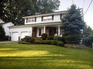 371 Valley View Ave, Paramus, NJ 07652