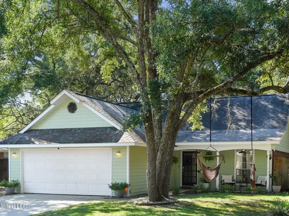 8601 Clamshell Ave, Ocean Springs, MS 39564