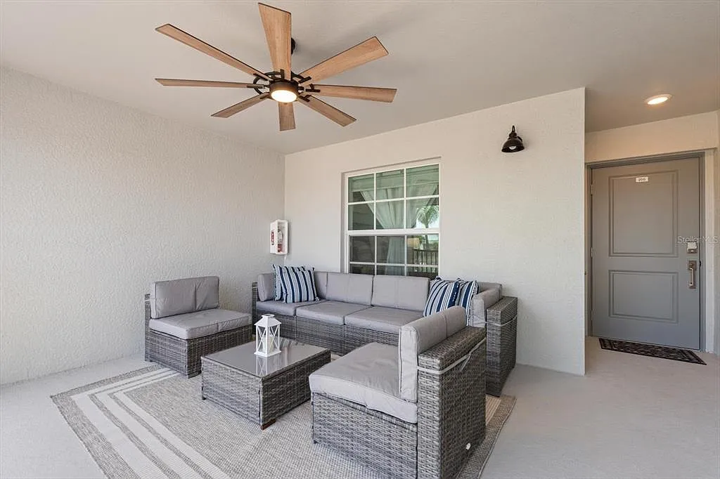 2 bed, 2.0 bath, 1366 sqft, $2,500 — Photo 3