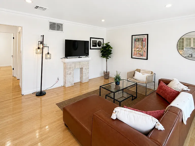 1028 12th St #205 — Photo 2