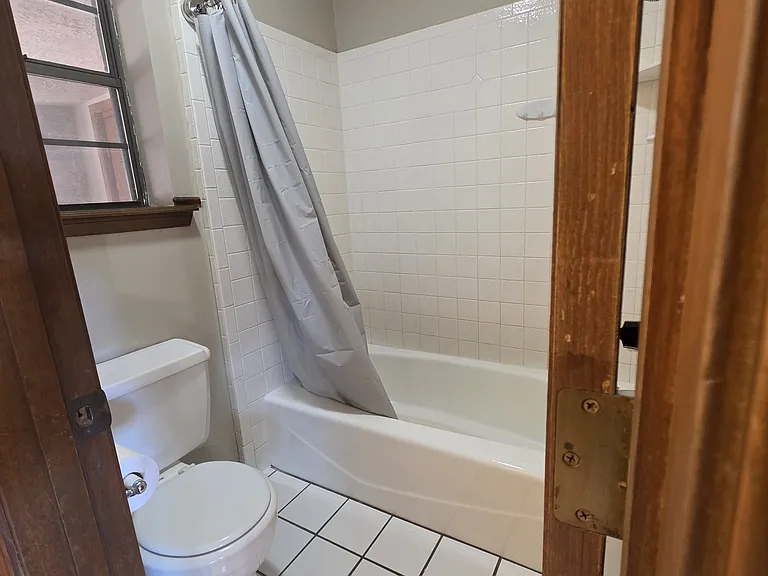 914 Northgate Ave — Photo 14