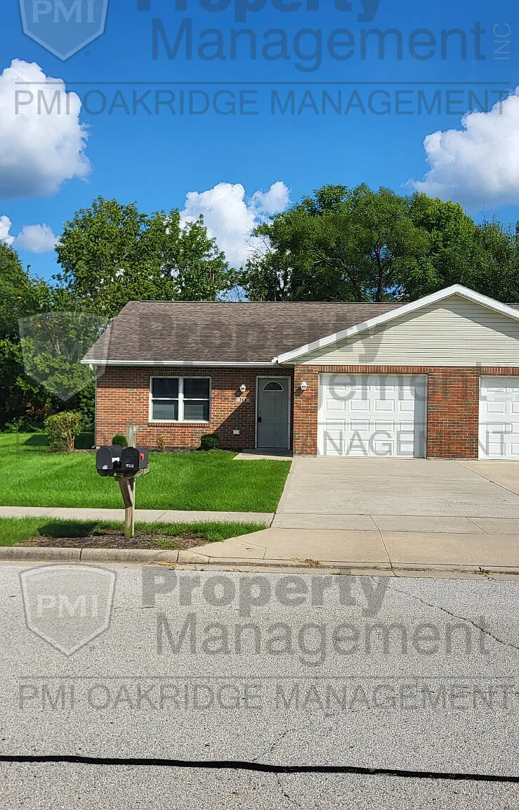 2 bed, 1.0 bath, 1050 sqft, $1,450 — Photo 2