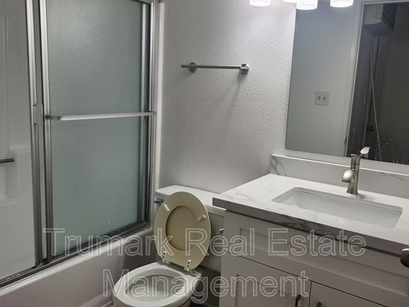 2nd image of 1122 E Elk Ave APT 111