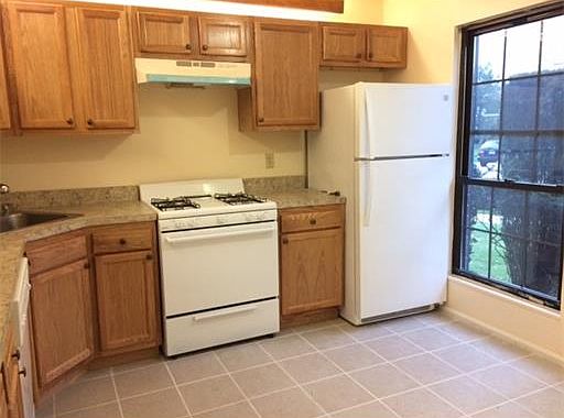 3rd image of 360 Bromley Pl #0