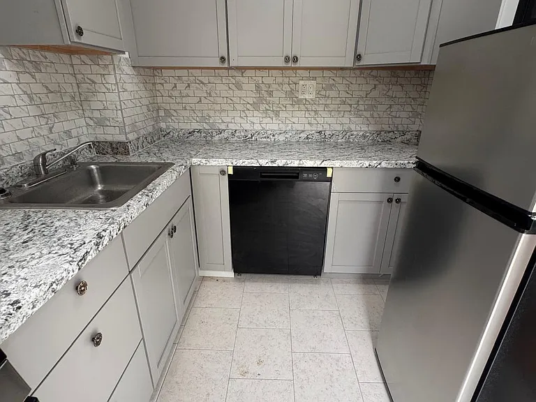 46 N Gilmore Blvd — Photo 21