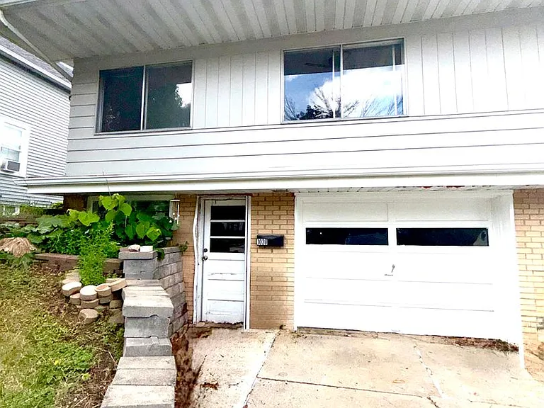 1020 E Kimberly Ave — Photo 4