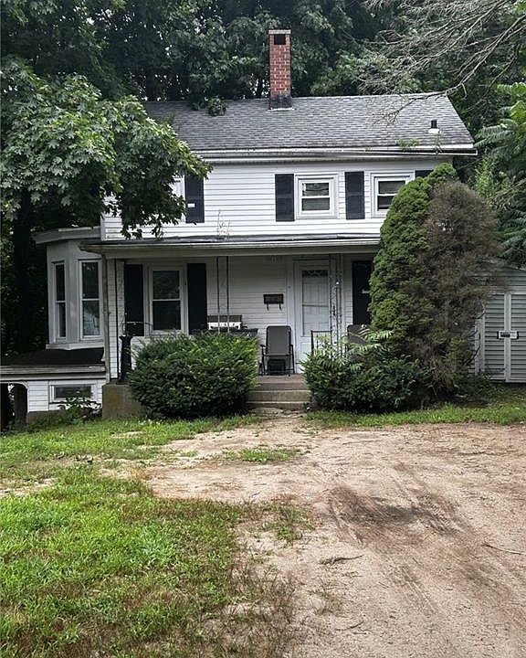2nd image of 33 1/2 Pleasant St