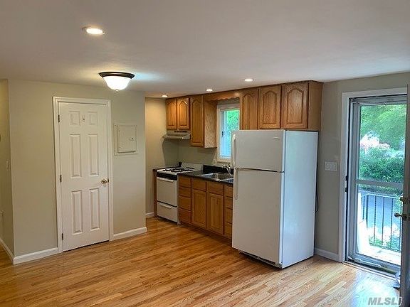 3rd image of 3 Vine Ln