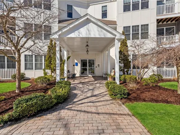 301 Church St APT 207, South Kingstown, RI 02879