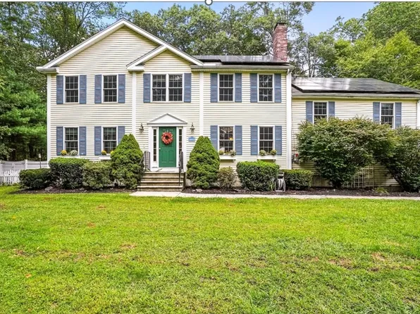 78 Milford St, Upton, MA 01568