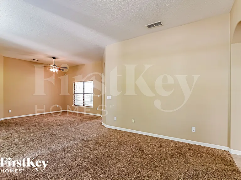 1521 Clapton Dr — Photo 4