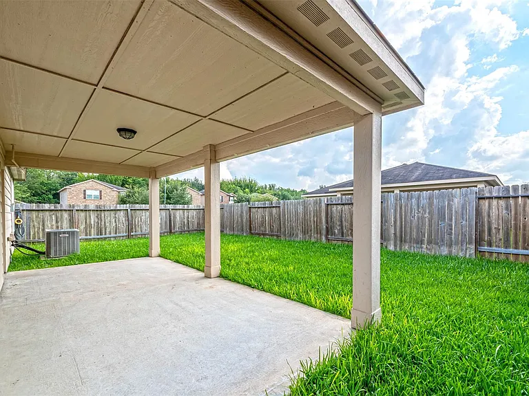 11207 Hall Pines Ct — Photo 32