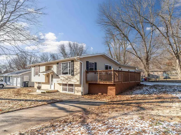 902 7th St, Eldora, IA 50627