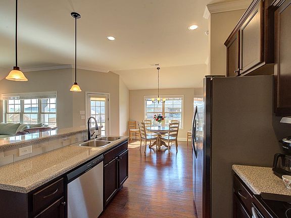 3rd image of 602 E Dateria Way