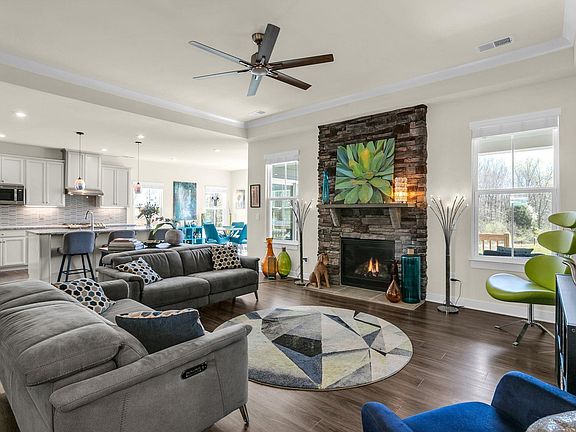 5th image of 18 Pequot Dr