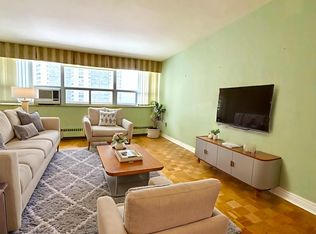 360 Ridelle Ave #817, Toronto, ON M6B1K1