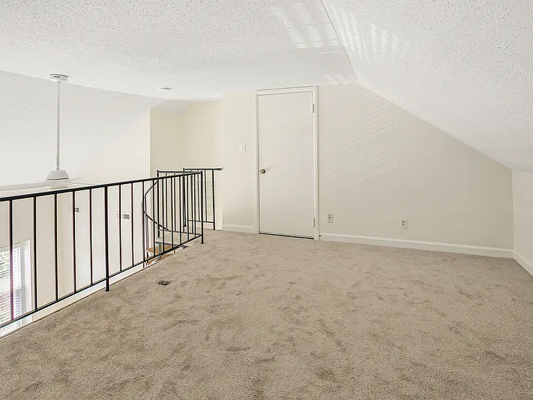 2820 S Abingdon St #C1 — Photo 8